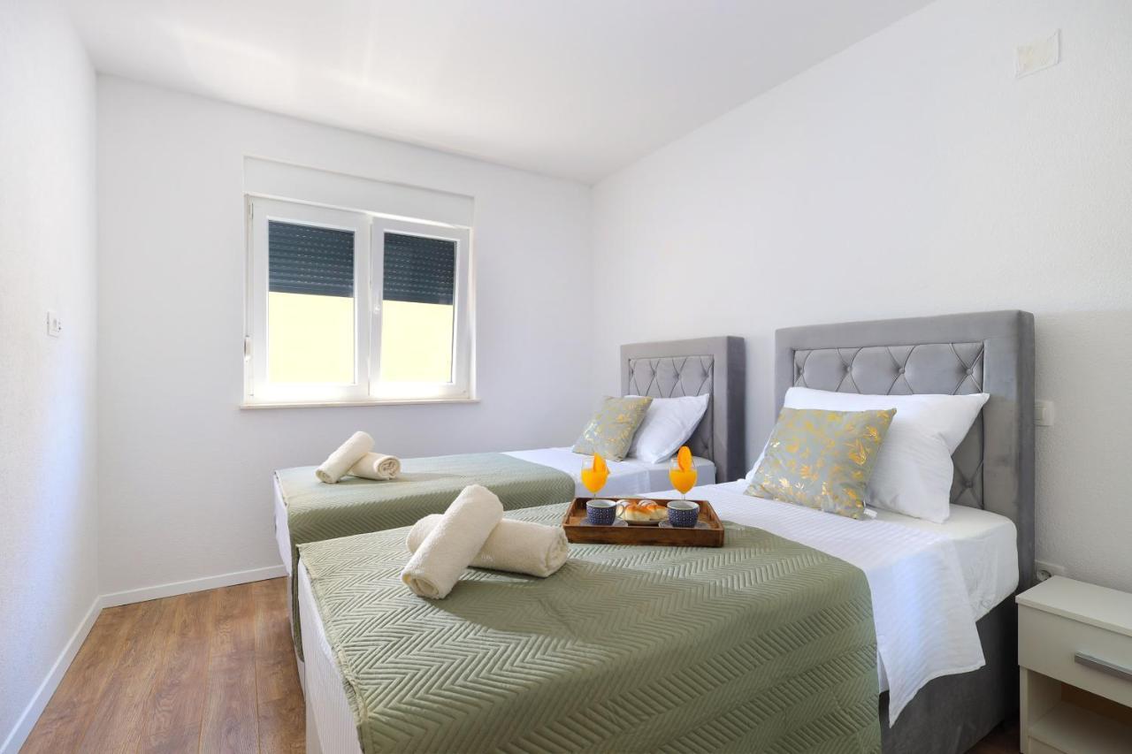 Bonaca Apartments With Terrace And Private Parking Kaštela 외부 사진