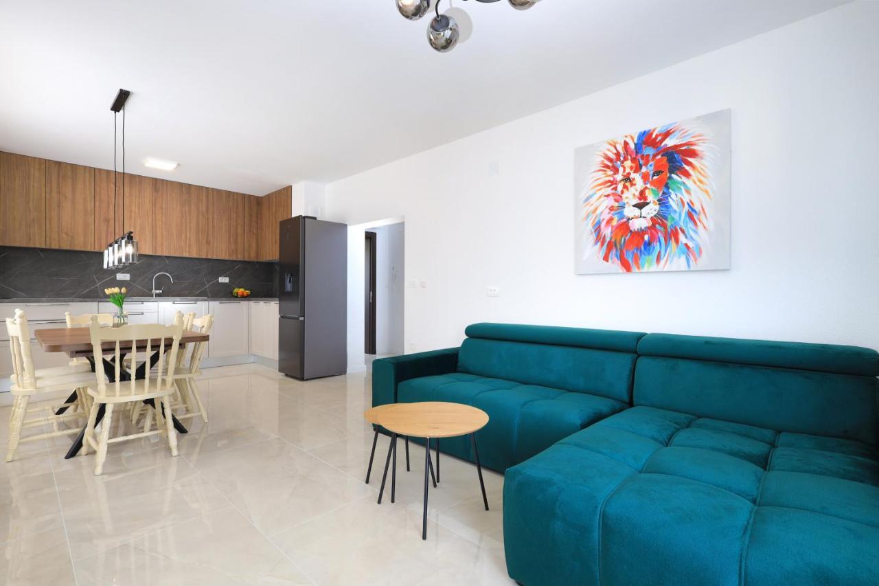 Bonaca Apartments With Terrace And Private Parking Kaštela 외부 사진