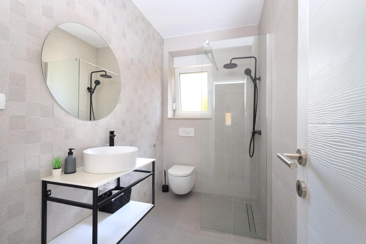 Bonaca Apartments With Terrace And Private Parking Kaštela 외부 사진