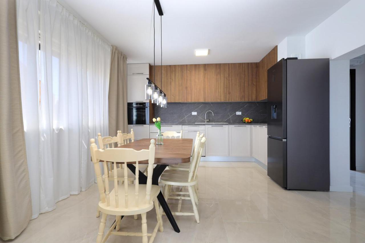 Bonaca Apartments With Terrace And Private Parking Kaštela 외부 사진
