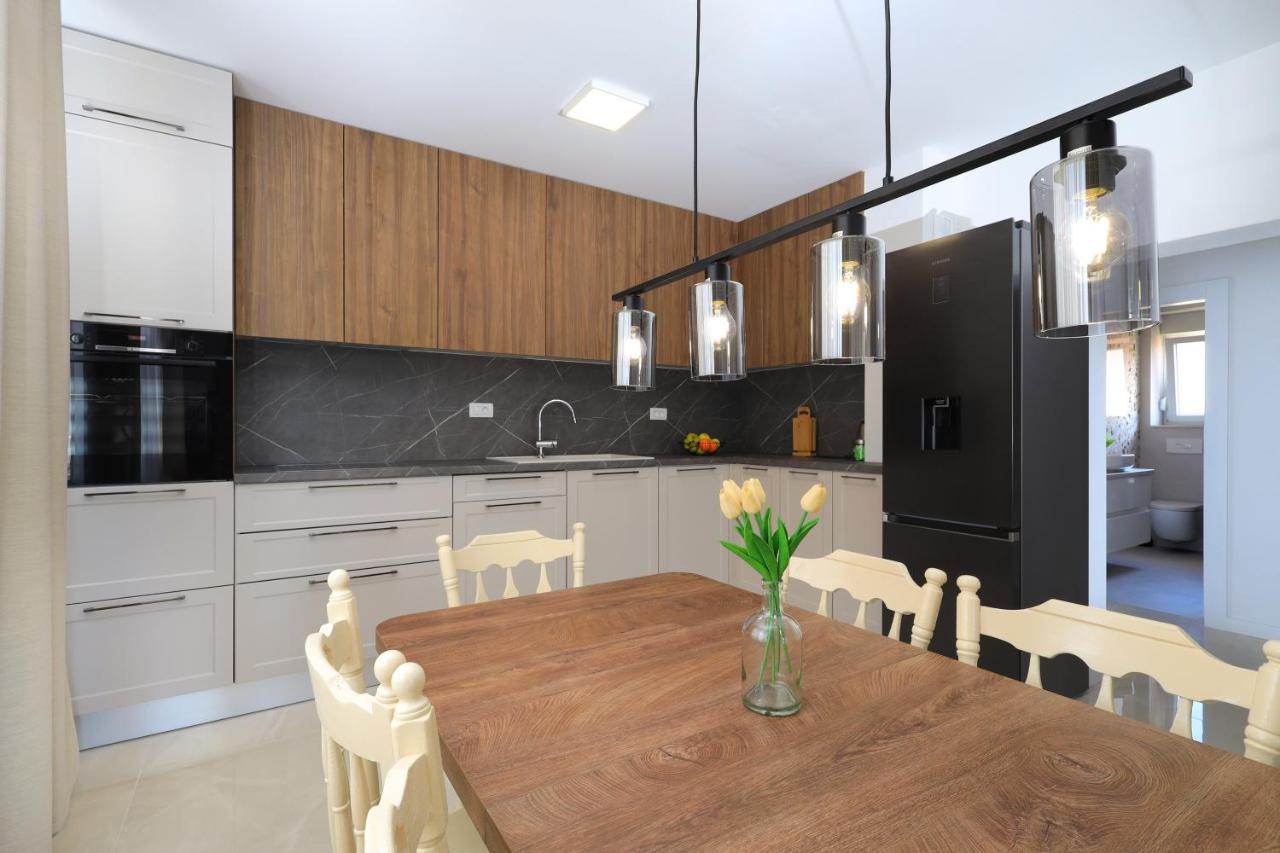 Bonaca Apartments With Terrace And Private Parking Kaštela 외부 사진